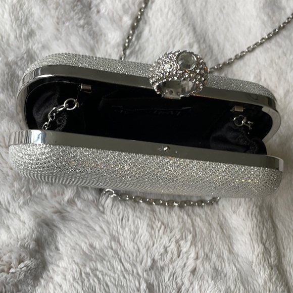 Elegant Glittery Silver Charming Charlie Clutch - Picture 4 of 4